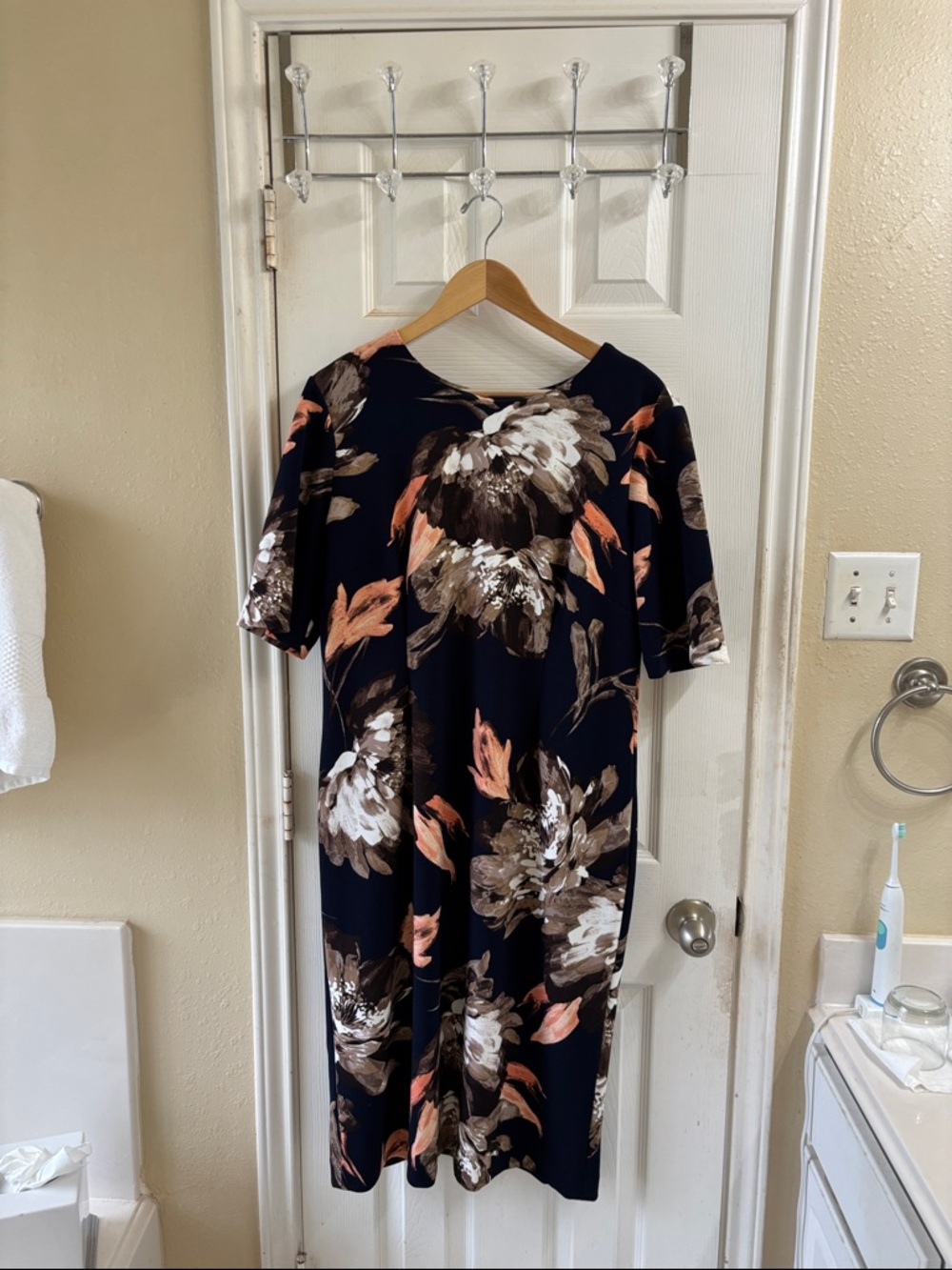 Liz Claiborne Floral Midi Dress in Navy with Peach & Cream Bloom. NWOT